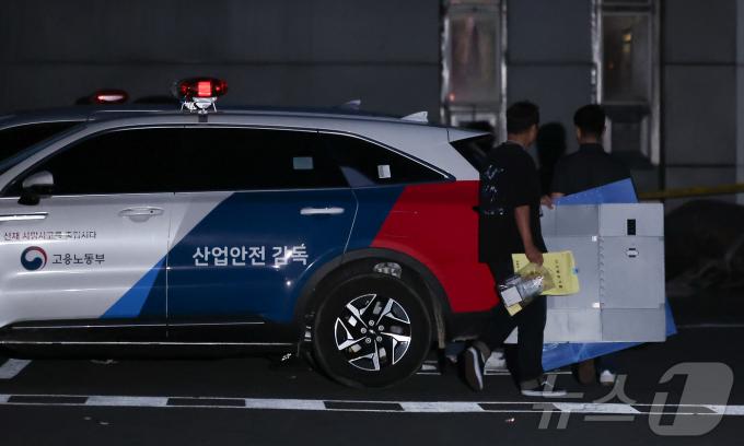 [사진] 경찰·노동부, 화성 화재 관련 아리셀 압수수색