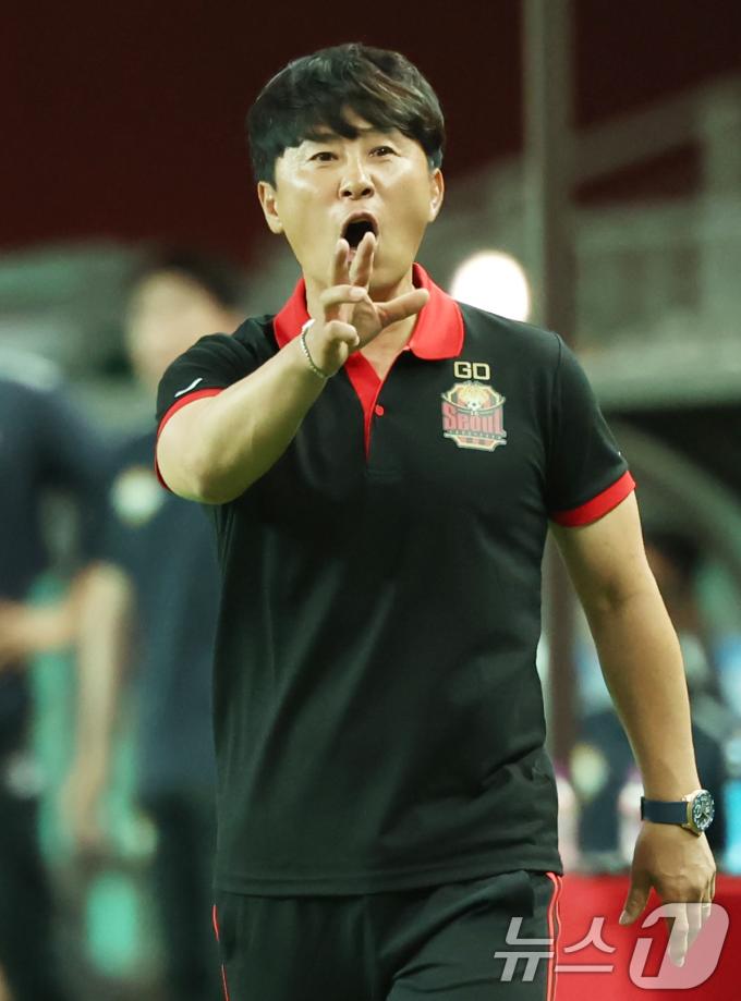 [사진] 작전 지시하는 김기동 FC서울 감독