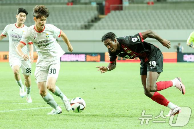 [사진] FC 서울 호날두 '돌파!'