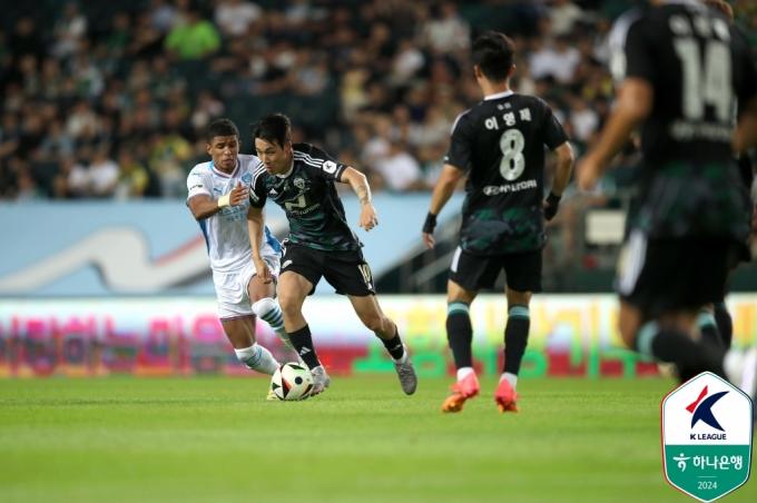 전북 현대가 포항 스틸러스와 비기면서 6경기 연속 무승에 그쳤다. (한국프로축구연맹 제공)