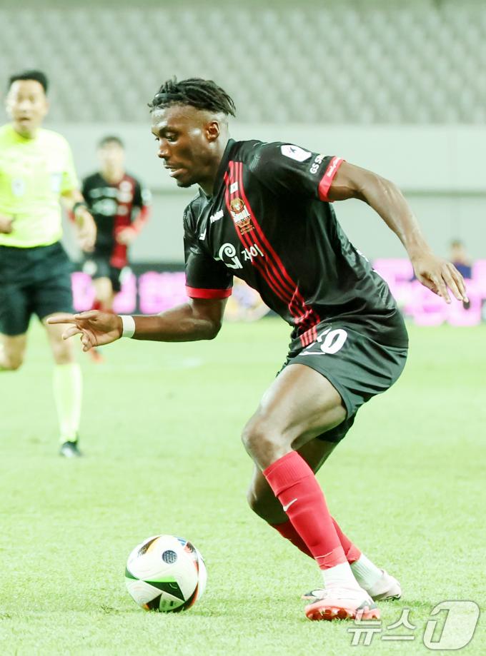 [사진] FC 서울 호날두 '달려!'