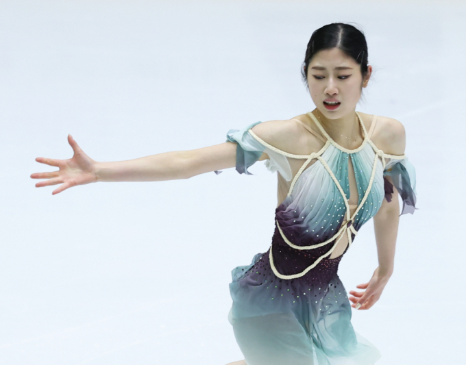 해외 전지훈련 기간 음주와 미성년 후배 성추행 혐의를 받아 자격정지 3년의 징계를 받은 여자 피겨 선수 이해인이 음주에 대해 사과했지만 성추행에 대해서는 사실과 다르다고 해명했다. 사진은 지난 1월 경기 의정부 실내빙상장에서 열린 대회에서 연기를 펼치는 이해인. /사진=뉴시스 