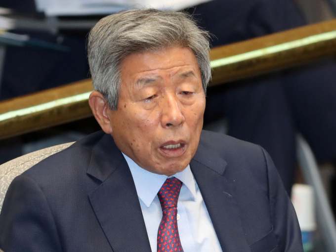  유인태 전 국회 사무총장이 이재명 더불어민주당 대표의 당 대표직 연임에 대해 "대권에 도움이 되지 않을 것"이라고 밝혔다. 사진은 지난 2019년 유 전 사무총장이 서울 여의도 국회에서 열린 예산결산특별위원회 전체회의에서 의원들의 질문을 경청하고 있는 모습. /사진=머니투데이