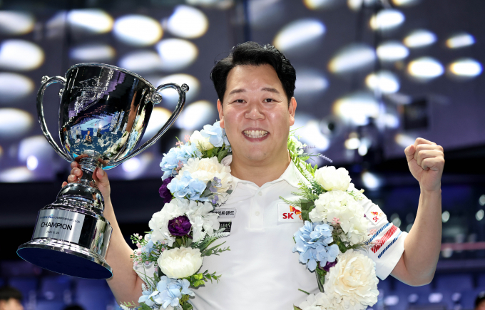 올시즌 PBA 두 번째 투어 대회인  ‘하나카드 PBA-LPBA 챔피언십’이 오는 30일 개막한다. 사진은 올시즌 1차 투어에서 우승을 차지한 강동궁. /사진=PBA