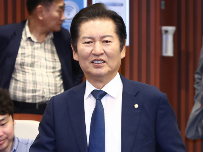  정청래 더불어민주당 의원의 국회 법제사법위원회 운영 방식과 거친 표현을 놓고 논란이 거세다. 사진은 정 의원이 지난 26일 서울 여의도 국회박물관에서 열린 '김대중의 성평등, 함께 여는 미래 토크 콘서트'에 참석한 모습. /사진=뉴스1