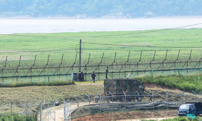 군 당국이 지난 9일 이후 중지된 대북 확성기 방송을 재개할 것이라고 경고했다. 사진은 정부가 북한의 대남 오물 풍선 재살포에 대응하기 위해 대북 확성기를 설치하고 점검하는 모습. /사진=뉴시스 
