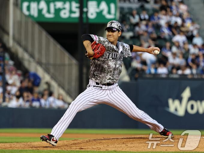 [사진] 공 던지는 이상영