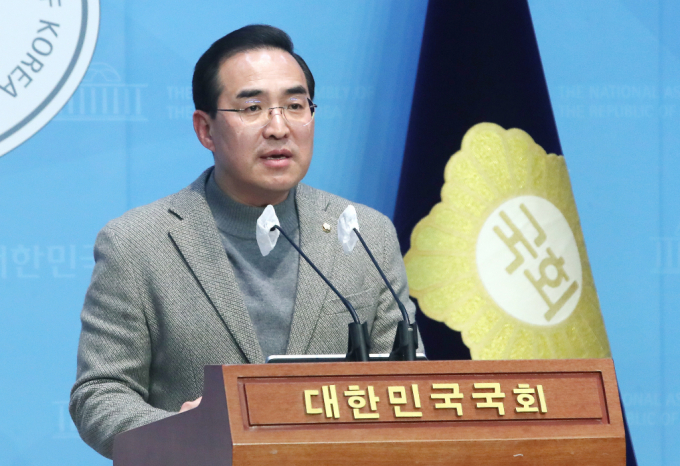 박홍근 더불어민주당 의원이 윤석열 대통령이 이태원 참사에 대해 특정 세력이 유도한 것일 수 있다는 발언을 했을 수 있음을 시사했다. 사진은 지난 2월 국회에서 기자회견을 하는 박 의원. /사진=뉴스1      
