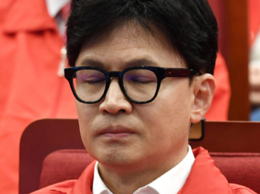 더불어민주당과 조국혁신당이 한동훈 전 국민의힘 비상대책위원장의 고발사주 의혹과 자녀 특혜의혹을 겨냥한 '한동훈 특검법'을 늦어도 오는 7월 임시국회 내에 처리하는데 뜻을 모았다. 사진은 한동훈 전 위원장이 지난 4월10일 서울 여의도 국회 개표상황실에서 총선 출구조사 결과 발표를 보고 실망한 모습. /사진=뉴시스