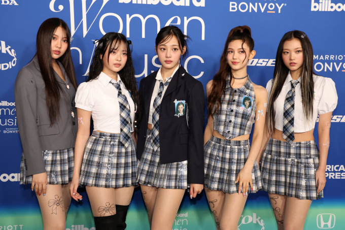  그룹 뉴진스에 대한 악의적 비방 등 악성 게시물을 올린 악플러가 형사 처벌 됐다. 사진은 지난 3월(현지시각) 미국 캘리포니아 잉글우드에서 열린 빌보드 우먼 인 뮤직 어워드에 참석한 뉴진스. /사진=로이터