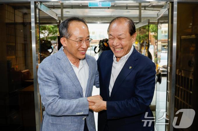 [사진] 황우여·추경호 '활짝'