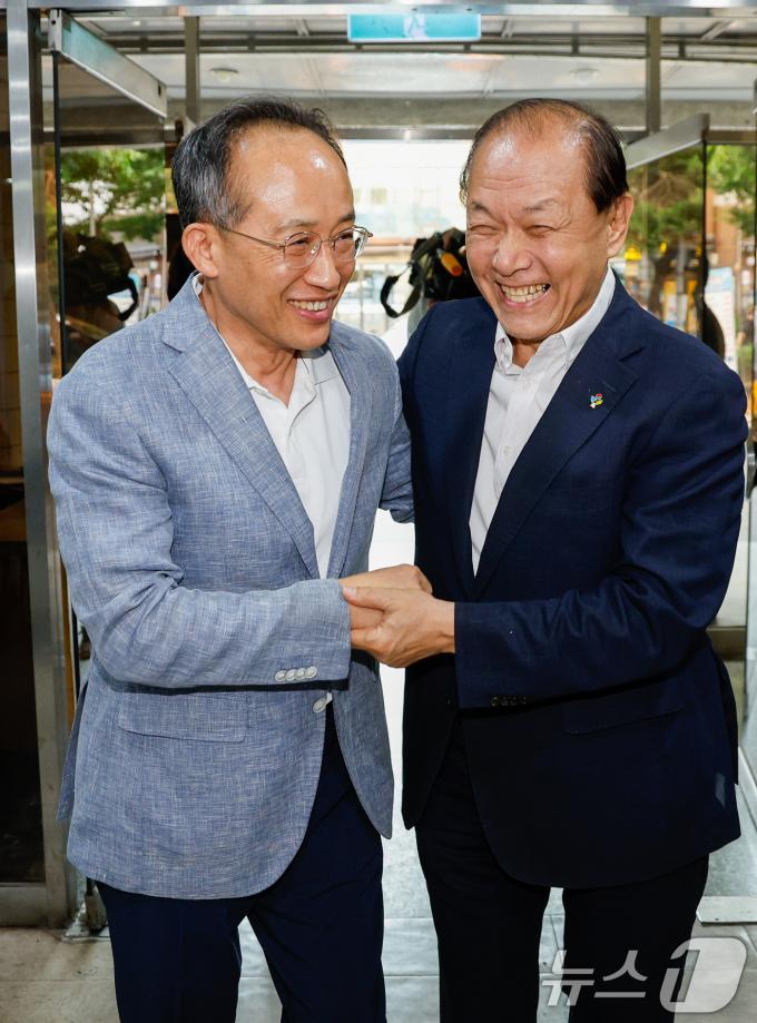 [사진] 황우여·추경호 '활짝'
