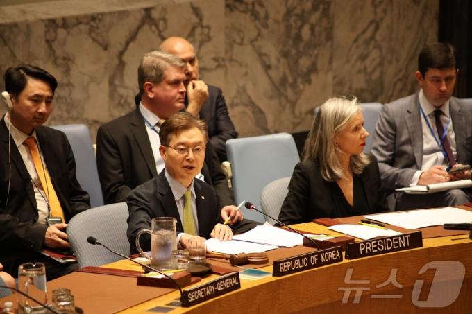 황준국 주유엔 한국대사가 미국 뉴욕 유엔본부에서 북미 무기거래 문제를 논의하기 위해 '북한/비확산'을 의제로 열린 안보리 공식회의를 주재하고 있다. 사진은 주유엔 한국대표부 제공. 2024.06.28.