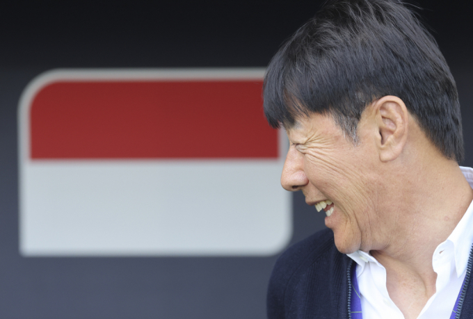  신태용 감독이 2027년까지 인도네시아 축구 국가 대표팀을 이끈다. 신태용 인도네시아 축구 대표팀 감독이 올해 1월28일(현지시간) 카타르 도하 자심 빈 하마드 스타디움에서 열린 2023 아시아축구연맹(AFC) 카타르 아시안컵 16강전 호주 대 인도네시아의 경기 시작 전 미소를 보이고 있다./사진=뉴시스