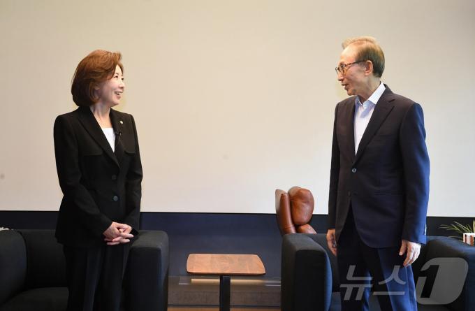 [사진] 나경원 당대표 후보, MB 예방