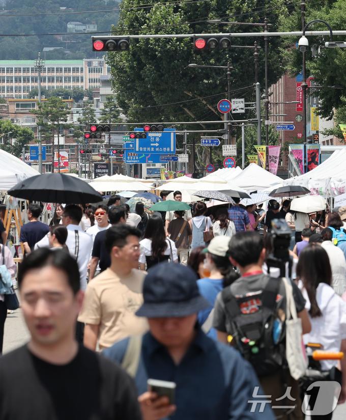 [사진] 차 없는 거리 행사 진행된 대학로