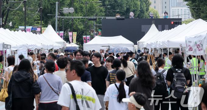 [사진] 시민들 몰린 '대학로 차 없는 거리'