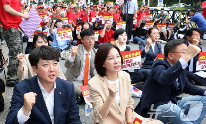 [사진] 해병대 예비역 연대 집회 구호 외치는 이준석·허은아