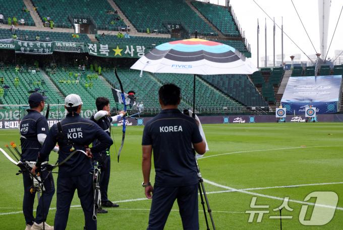 [사진] 전주성에서 펼쳐진 양궁 대표팀의 소음 적응 훈련