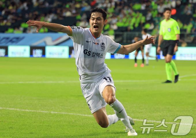 [사진] 쐐기골 강성진