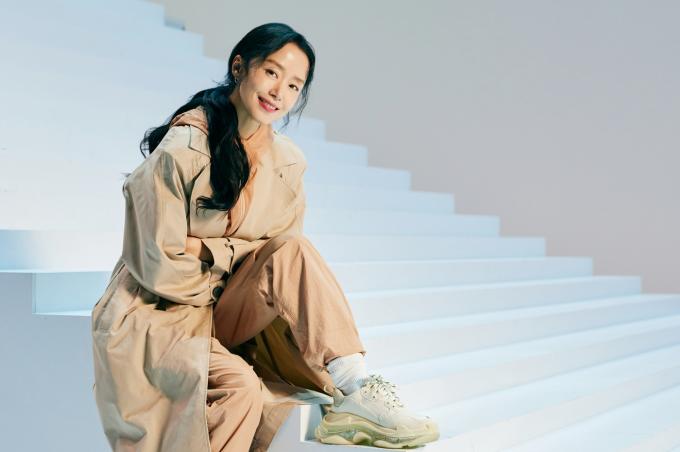 연극 '벚꽃동산'에서 '재벌 3세' 송도영 역을 맡아 열연하는 배우 전도연.(Studio AL, LG아트센터)