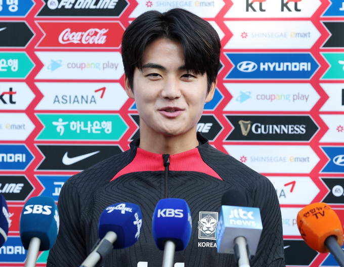 축구선수 설영우(사진)가 세르비아 츠르베나 즈베즈다로 이적했다. 사진은 지난해 10월 경기 파주트레이닝센터에서 훈련을 앞두고 취재진과 인터뷰에 나선 설영우. /사진=뉴스1