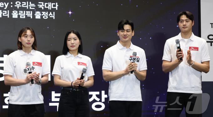 [사진] 박수 치는 펜싱 대표팀