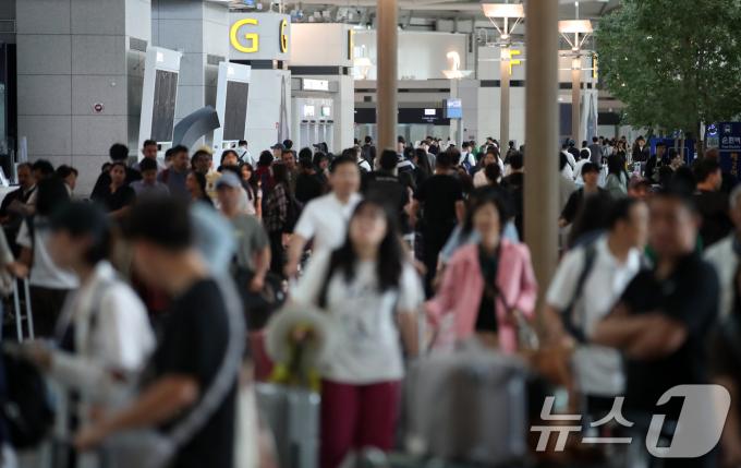 [사진] 출국납부금 1만원에서 7천원으로...'연간 4,700만명 혜택'