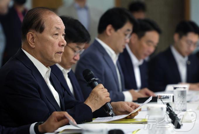 [사진] 인사말 하는 황우여 비대위원장
