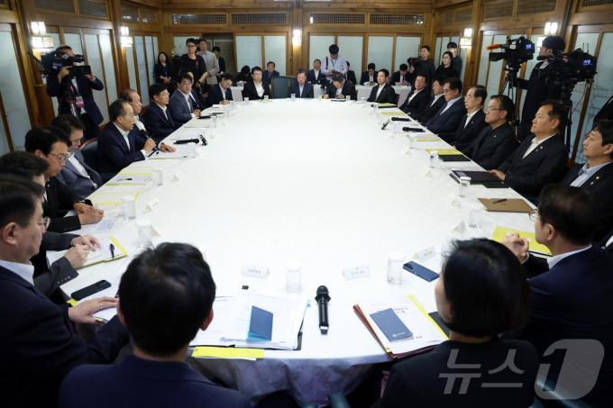 [사진] 당정청 한자리에