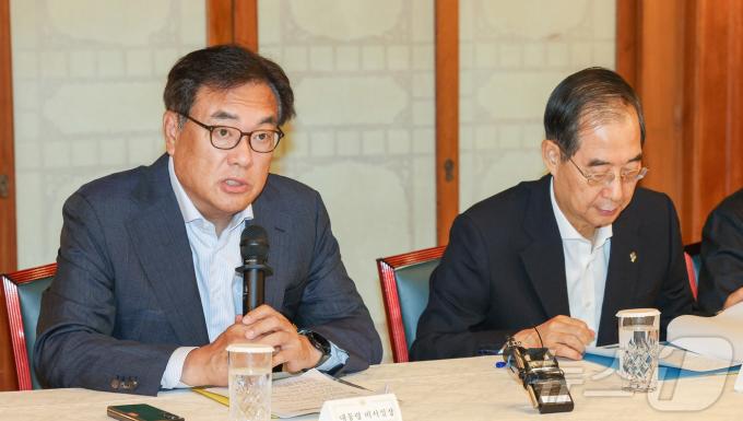 [사진] 발언하는 정진석 비서실장