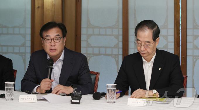 [사진] 고위당정협의회 발언하는 정진석 비서실장