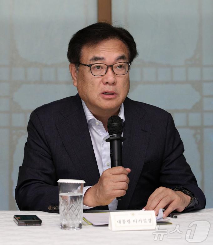 [사진] 발언하는 정진석 비서실장