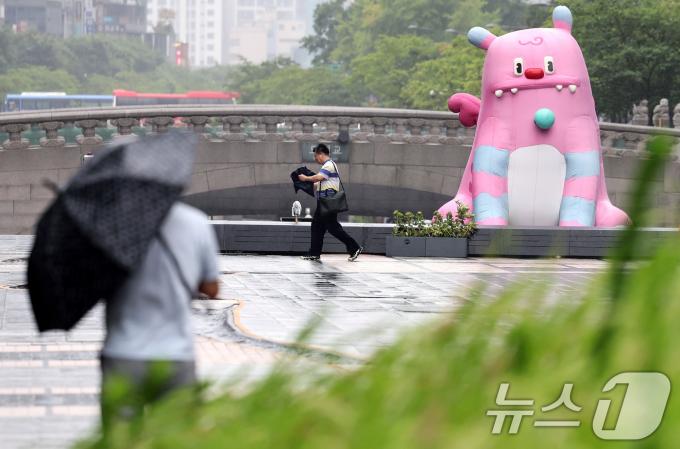 [사진] '오락가락 비'