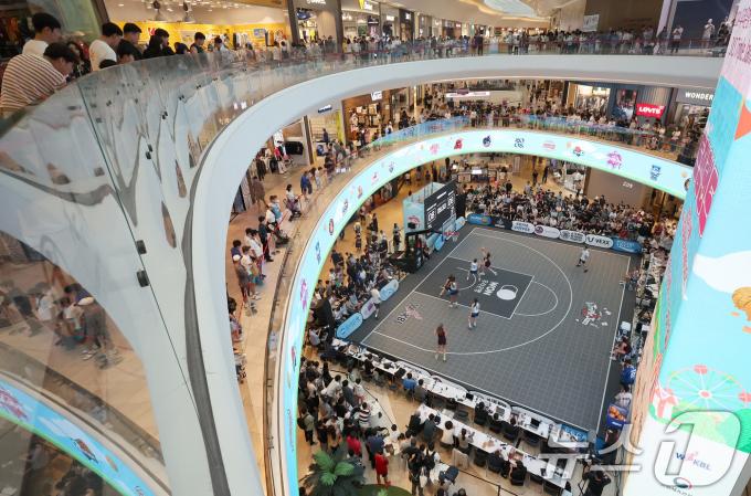 [사진] 쇼핑몰에서 맞붙은 3x3 트리플잼