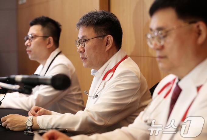 [사진] 기자회견 발언하는 최용재 대한아동병원협회장