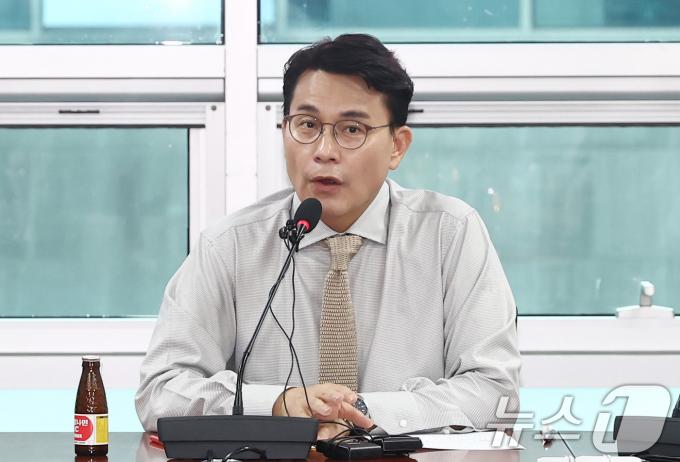 [사진] 청년정책 간담회서 인사말 하는 윤상현 후보