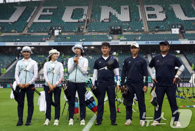 2024 파리 올림픽에 출전하는 양궁 국가대표팀 남수현(왼쪽부터), 전훈영, 임시현, 김제덕, 이우석, 김우진. /뉴스1 ⓒ News1 박정호 기자