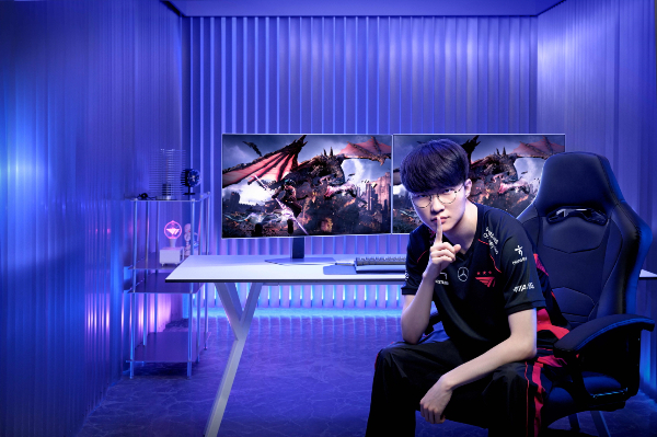 삼성전자의 오디세이 OLED 신제품이 출시 한 달 만에 2만대 이상 판매됐다. 사진은 프로게이머 페이커가 '오디세이 OLED G8(G80SD)'를 소개하는 모습. /사진=삼성전자 제공