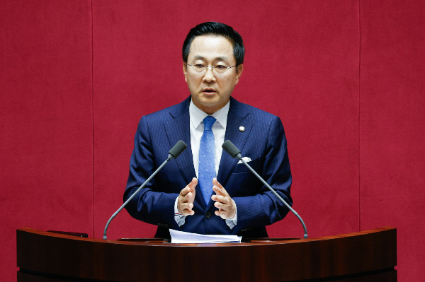 박성준 더불어민주당 원내수석부대표는 김진표 전 국회의장의 회고록 속 '이태원 참사 조작 가능성' 에 대해 언급한 내용을 1일 열리는 국회 운영위원회에서 물을 것임을 밝혔다. 사진은 지난 6월5일 서울 여의도 국회 본회의장에서 박성준 원내수석. /사진=뉴스1
