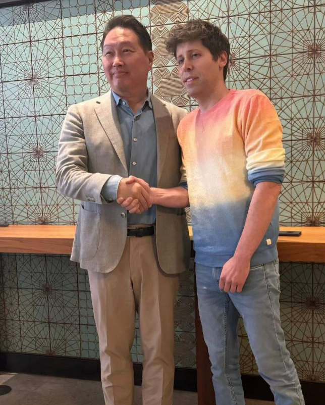 최태원 SK그룹 회장(왼쪽)이 현지에서 샘 올트먼 오픈AI 최고경영자(CEO)와 회동을 갖고 SK그룹과의 인공지능(AI) 경쟁력 강화 방안을 모색했다. /사진=최태원 회장 인스타그램