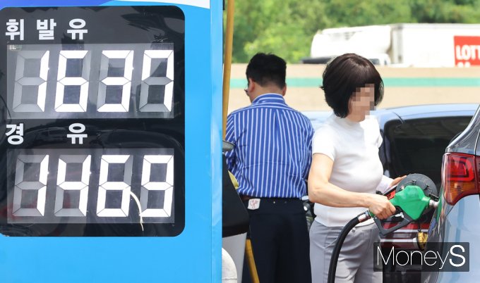 [머니S픽] 정부, 오늘부터 유류세 인하폭 축소.. 시민들 반응은