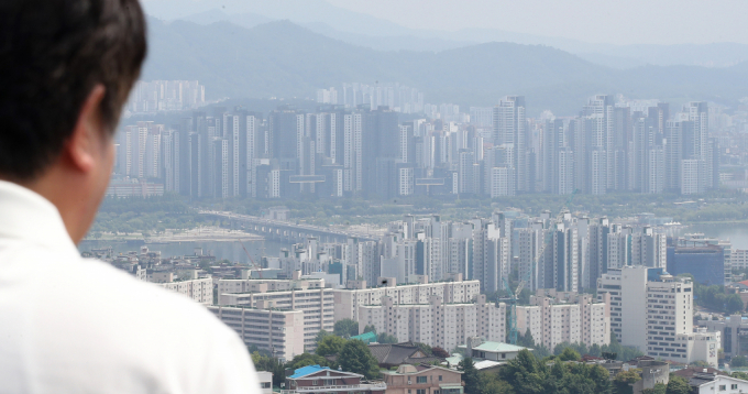  사진은 서울 남산에서 바라본 아파트 단지./사진=뉴스1