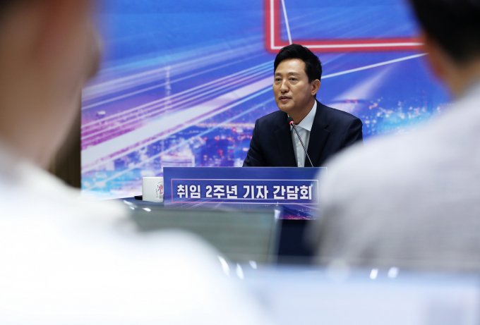 오세훈 서울시장이 취임 2주년 기자간담회를 열고 모아타운 골목길 쪼개기 형태를 비판했다. /사진=뉴스1