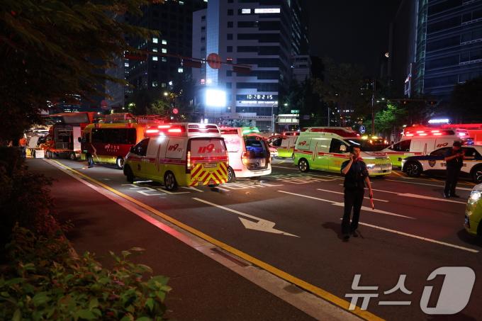 [사진] 서울 시청역 교차로 대형 교통사고…사망자 7명