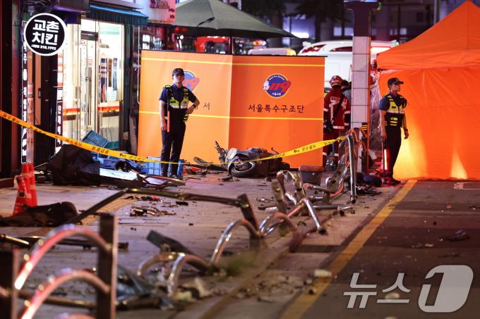 [사진] 시청역 대형 교통사고 현장 통제하는 경찰