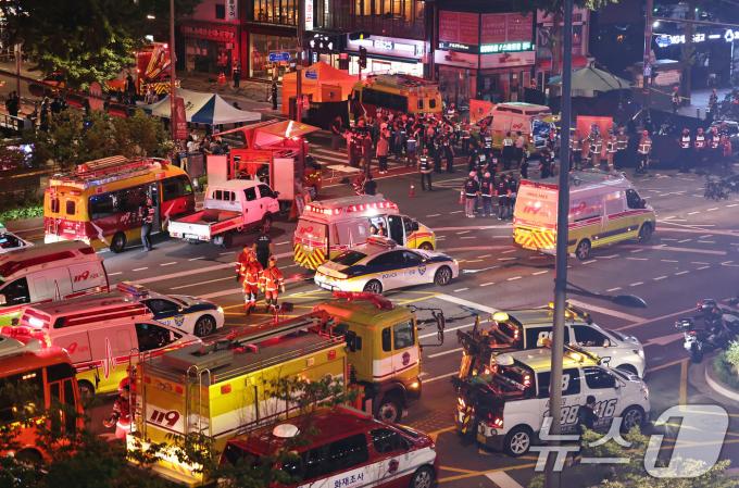 [사진] 시청역 인근 교차로서 대형 교통사고…13명 사상자 발생