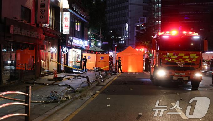 [사진] 사고현장에 흩어진 파편들