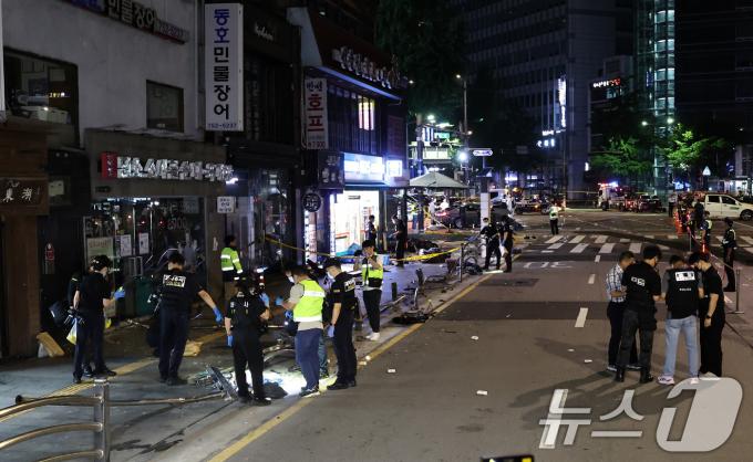 [사진] 시청역 차량 인도 돌진 사고 현장감식