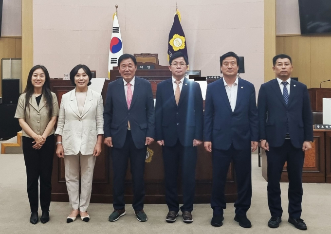 제9대 기장군의회 후반기를 이끌어갈 의장단(왼쪽부터 구혜진 위원장,·맹승자 위원장, 박홍복 의장, 구본영 부의장, 박우식 위원장, 박기조 위원장)사진=기장군의회